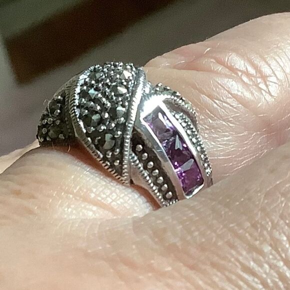 STERLING SILVER 925 AMETHYST MARCASITE BEAUTIFUL RING SIZE US 7.5​ - Picture 9 of 10